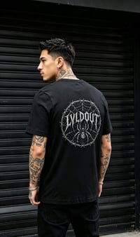 Barbed web tee