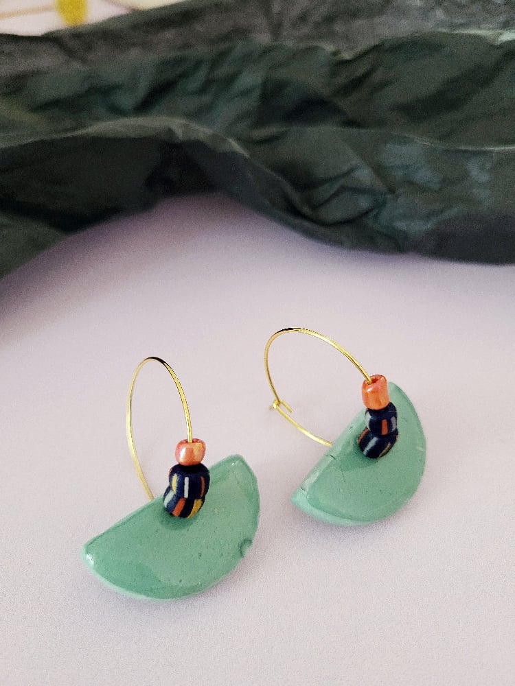 Image of Boucle d'oreilles demie lunel menthe marine tangerine