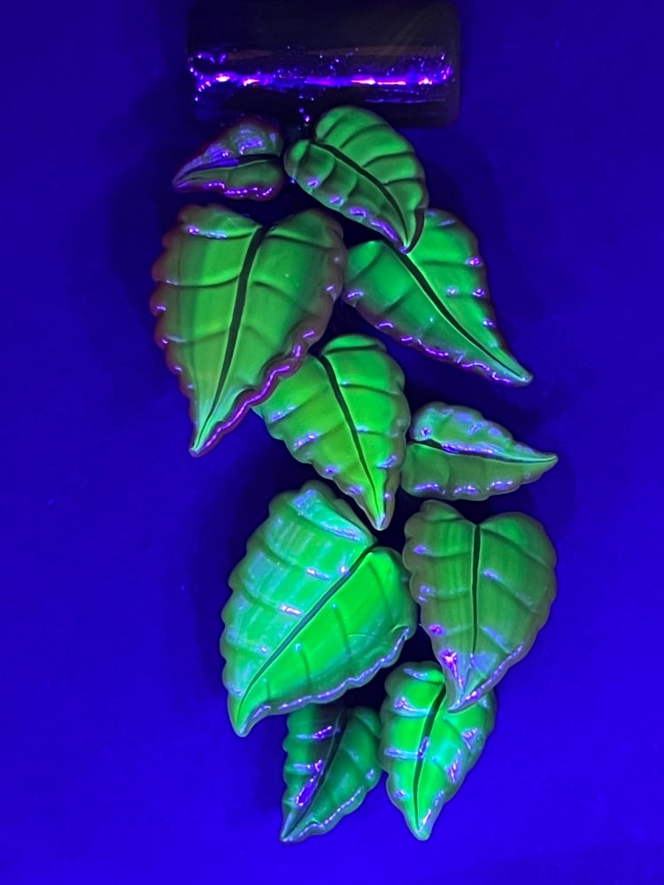 Image of Fall Fades 2025 Leaf Vine Pendant 10