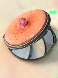 Image 2 of Big Nipple - Compact mirror