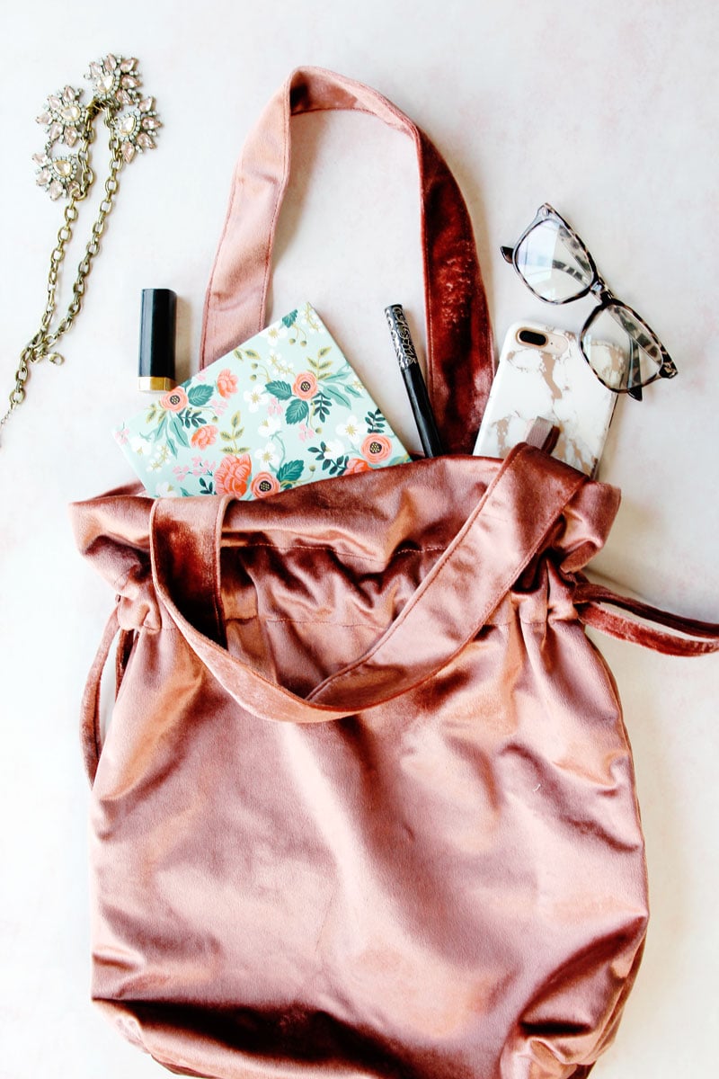 Image of the RUBY RUFFLE PURSE pattern