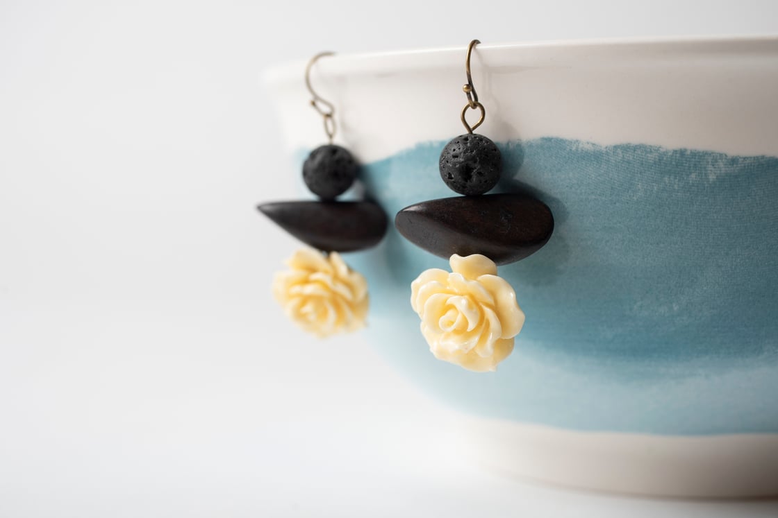 Image of Cream Rose Earrings