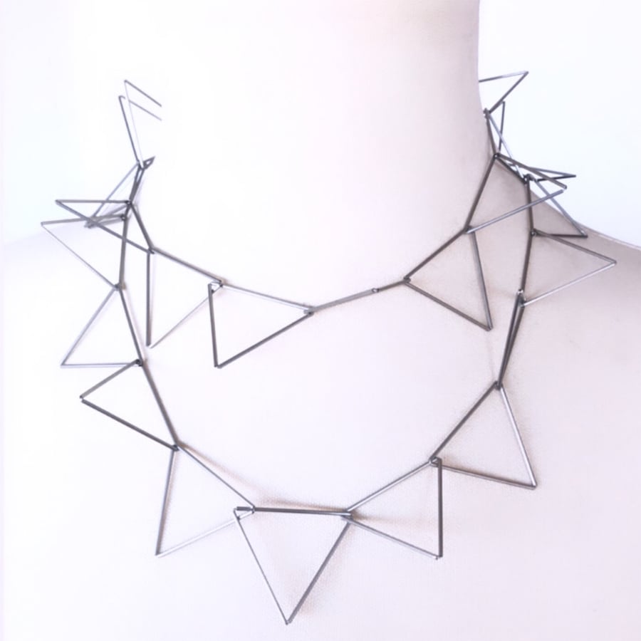 Image of Collaret triangles. Collar triangulos