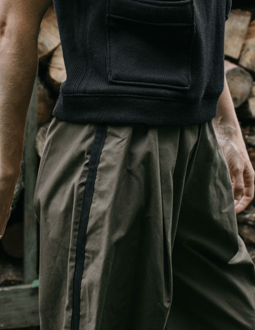 Double Hitch Short in Moss