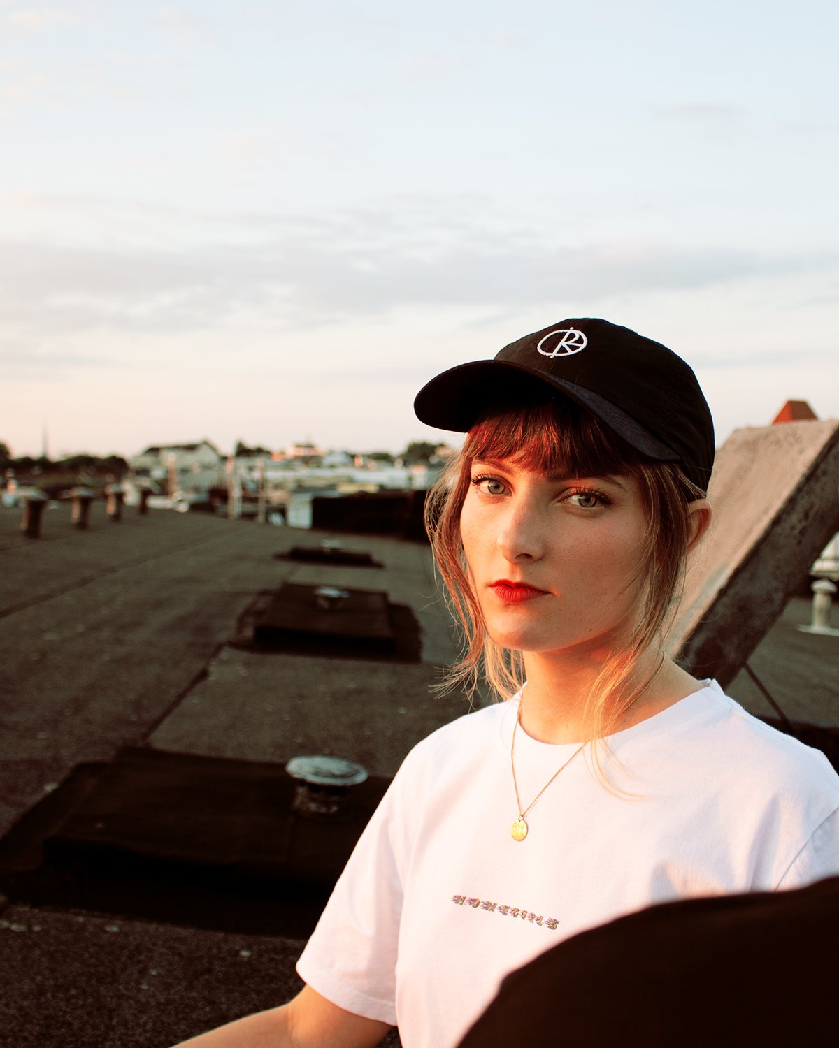 Image of HOMEGIRLS shirt white/holo