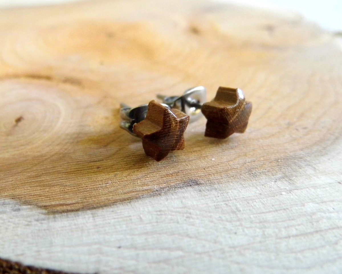 Tiny Light Wood Star Studs Earrings