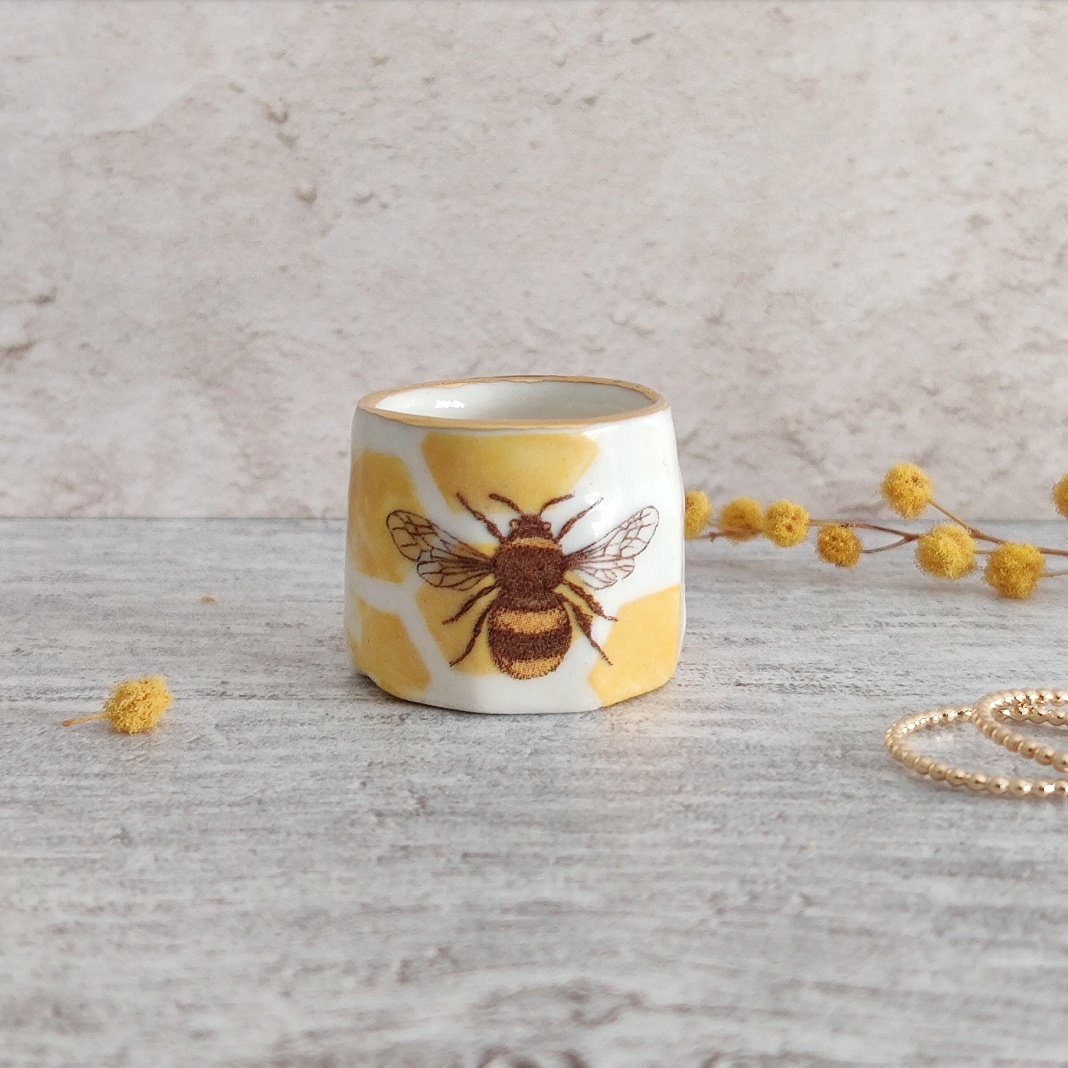 Porcelain Bee Ring Pot