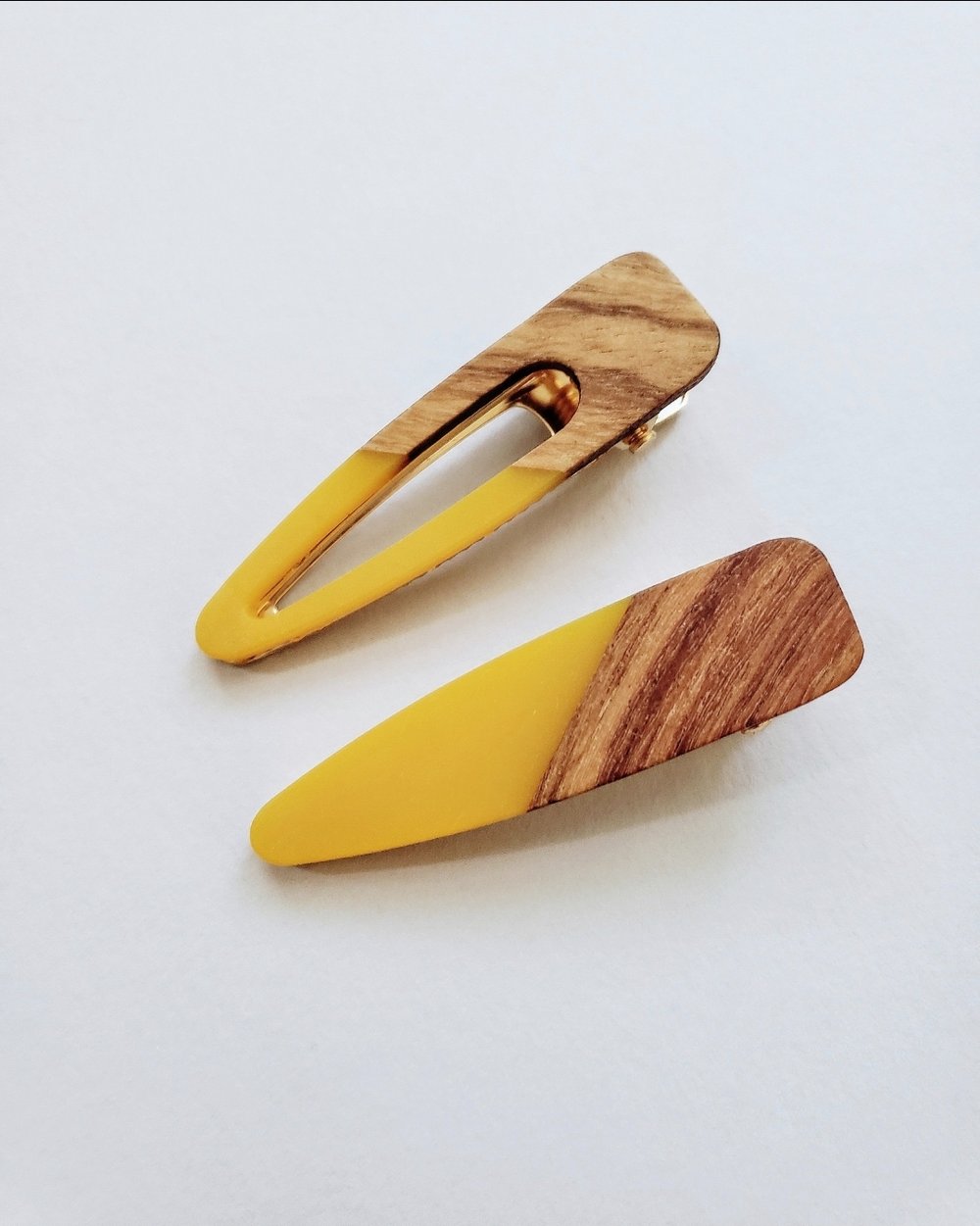 Image of Yemi Wooden Acrylic Hair Clip Set | Melon