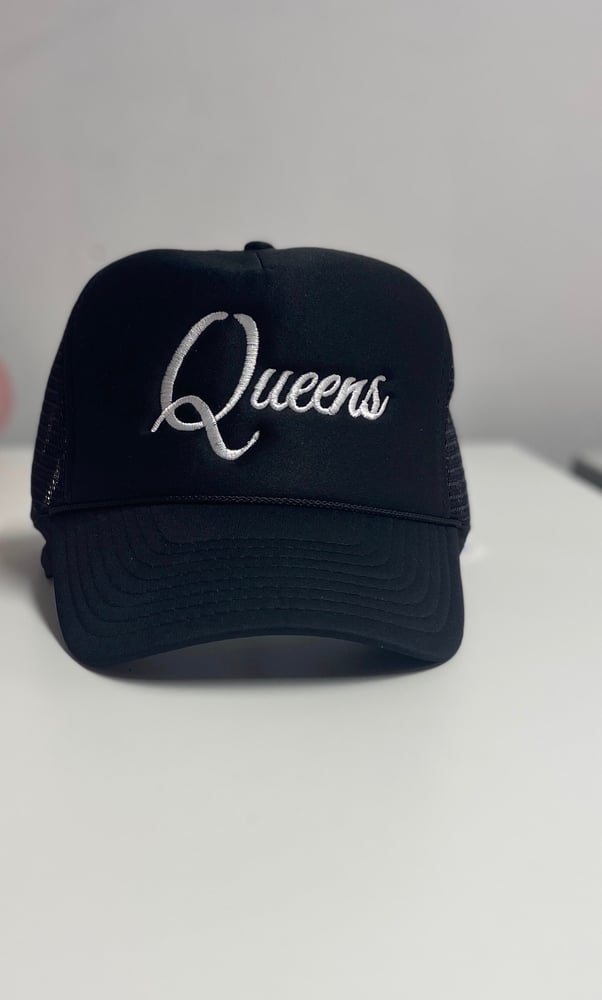 Image of QUEENS TRUCKER - Black/White