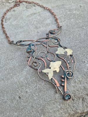 Golden fishes necklace 