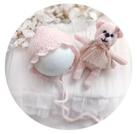 Image 1 of Knitted photoshooting set | lady teddy bear and bonnet | pink