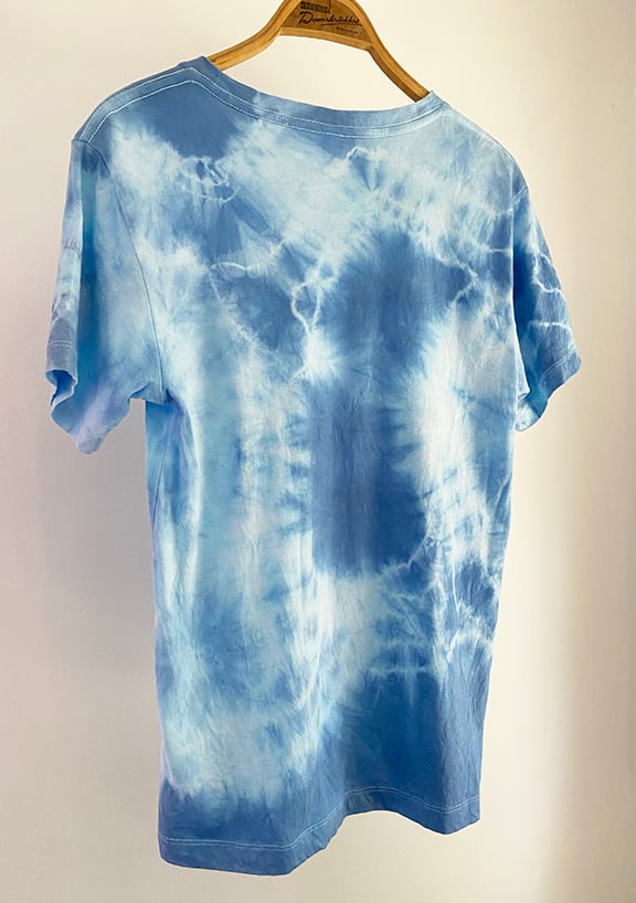 Lightning V-Neck Tie Dye T-Shirt in Tropical Blue | Mexicali Blues