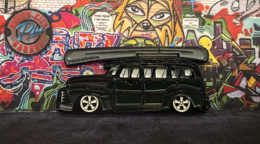 LENNY'S 1949 SUBURBAN W/CANOE