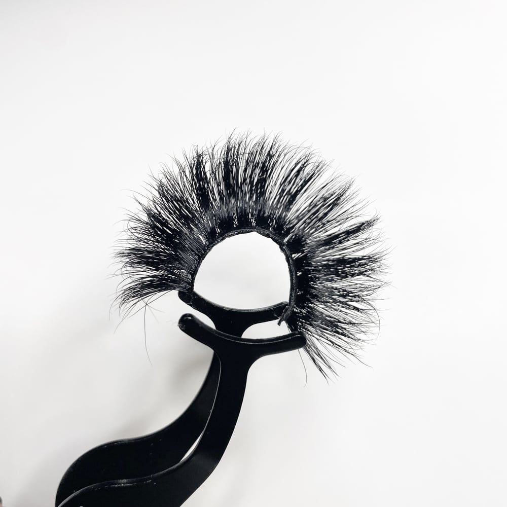 Image of Dramatic Lashes