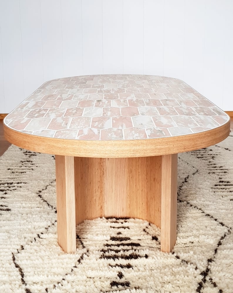 Image of Curve Coffee Table 