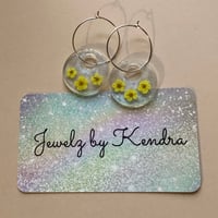 Petite Petals Hoop Earrings - Pearl 