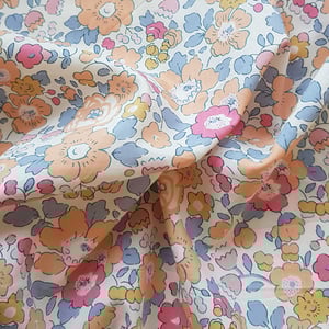 Image of Betsy Pivoine oiseau