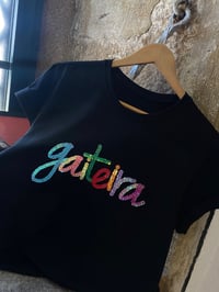 Image 3 of Camiseta bordada a man. GAITEIRA negra letras cores. Corte unisex. Talla L