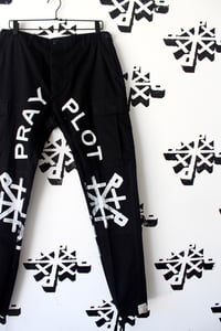 Image of steppers cargo pants in Blk/wht 