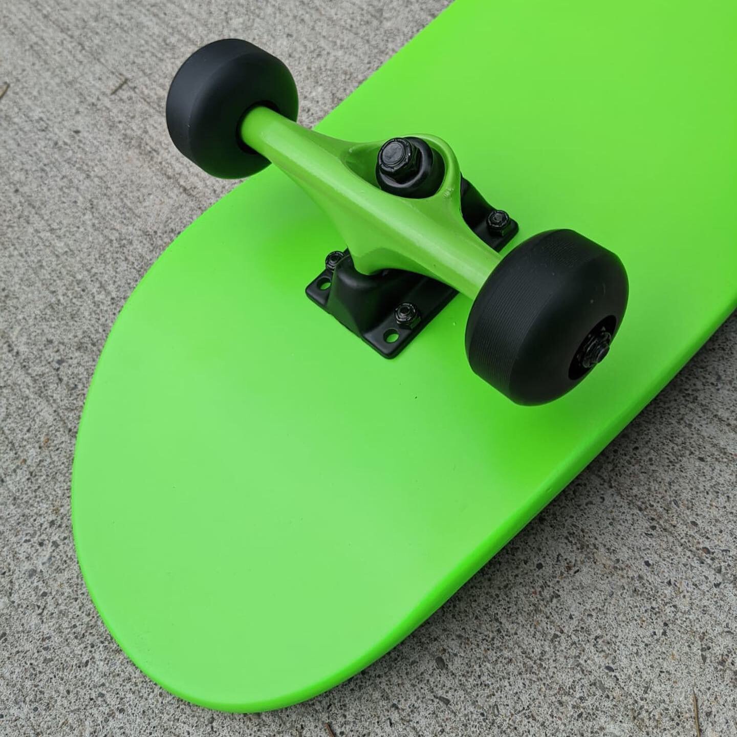 Skateboard  AREA Radioactive Green Black  Komplett Board Neu 
