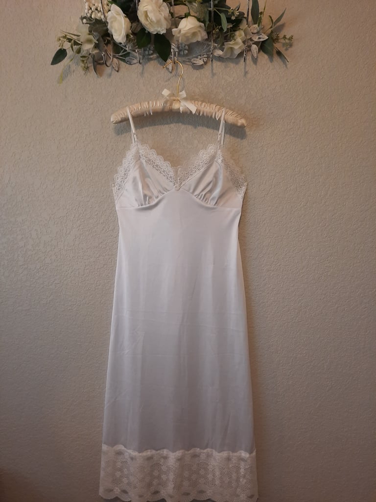 White slip, style #4. Sizes 32, 34, 36, 38 | Roses, Ribbons and Lace White slip, style #4. Sizes 32, 34, 36, 38 | Roses, Ribbons and Lace