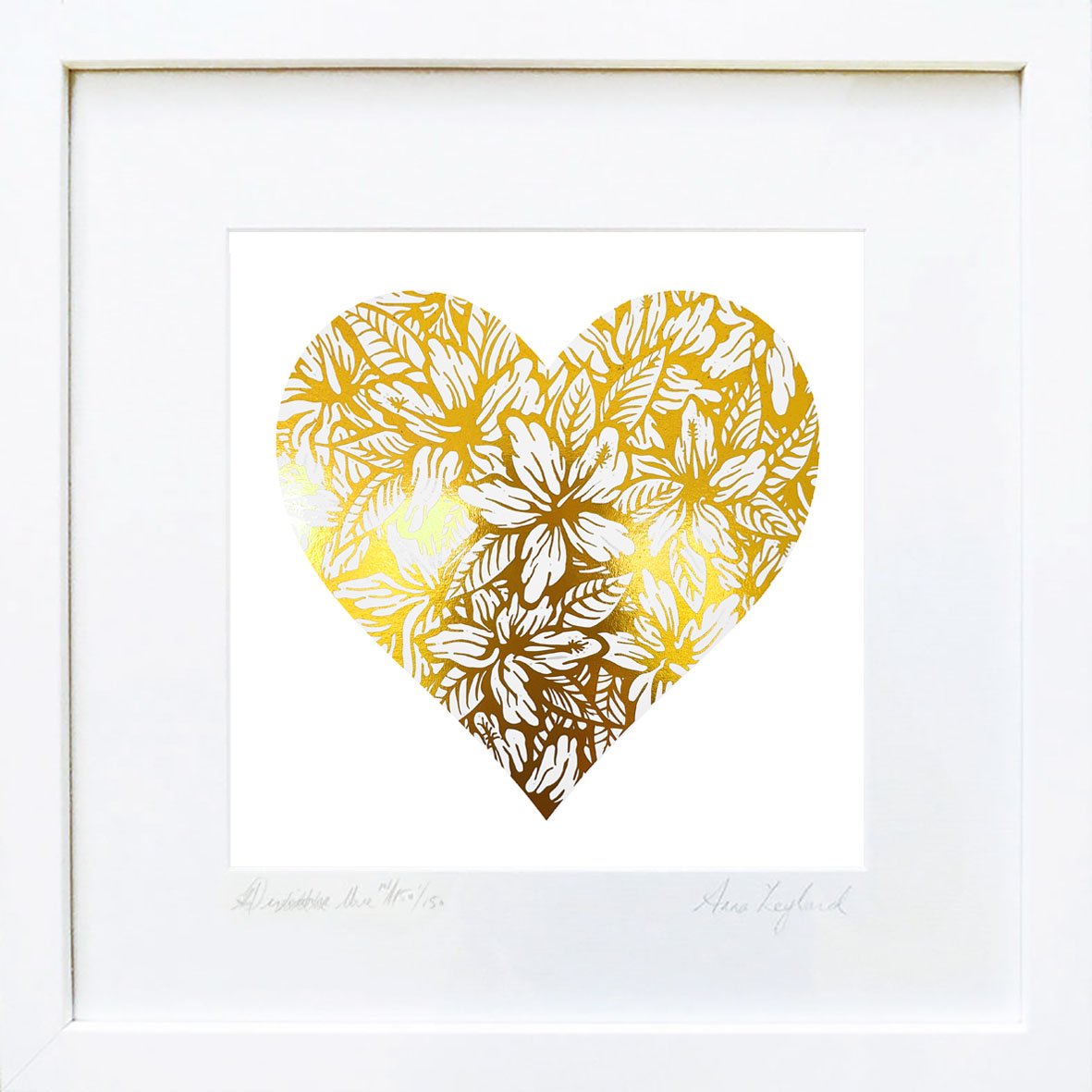 Image of A Little Love V' & 'A Little Kiss V' in Gold
