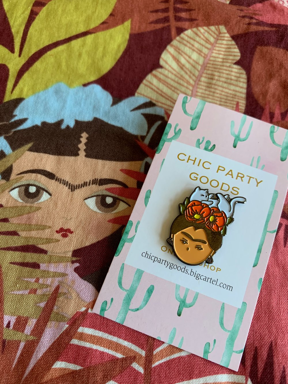 New! Frida con gato Pin