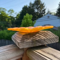 Image 3 of Fused Glass Daisy Trinket/Soap Dish 2