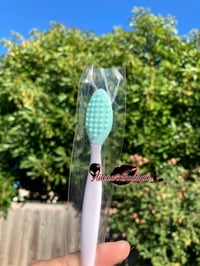 Image 2 of lip scrub  exfoliating brush
