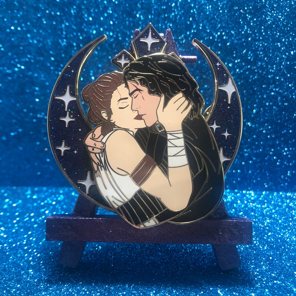 Reylo Kisses Pin