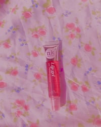 NK VITAMIN E LIPGLOSS (CHERRY)