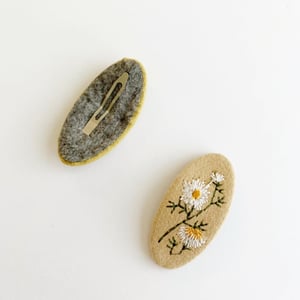 Image of Embroidered Wildflowers Hair Clip