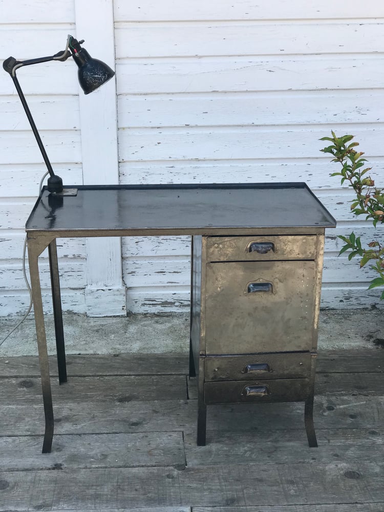 Image of Petit bureau d'atelier en métal brossé et verni, années 60