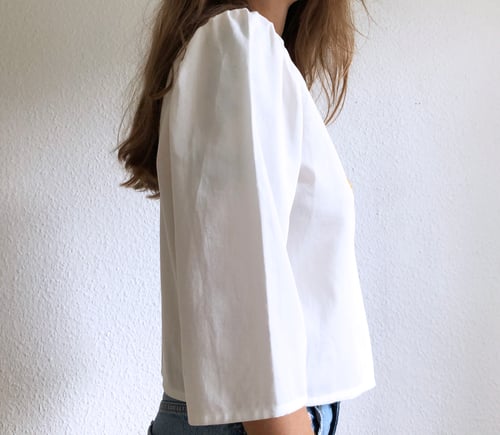 Image of Pre-order: Sunny Nips - Damaja designed shirt, made of 100% organic cotton in Berlin