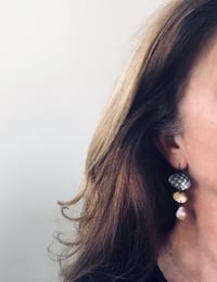 Image 3 of Petal earrings with pearls