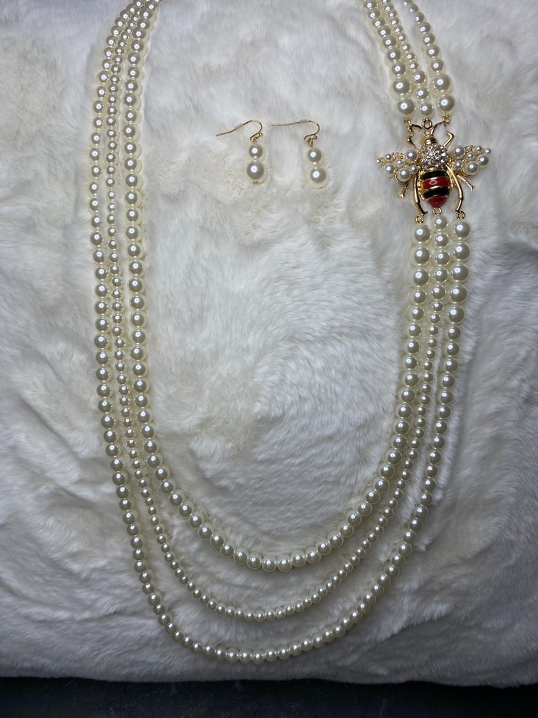 Image of Be All You Can Bee Long Pearl Necklace