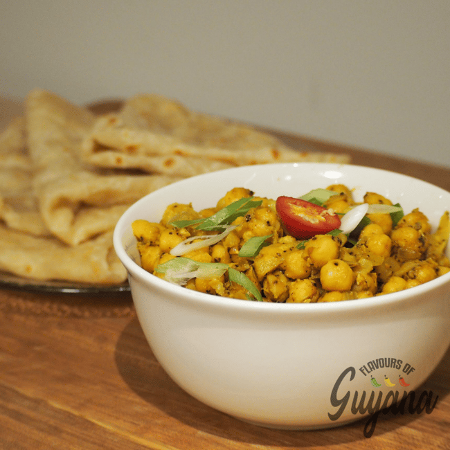 Curry Chickpeas & Roti🌱