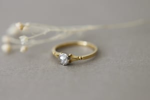 Image of 18ct gold and Platinum 'Fleur de Lys' rose-cut diamond ring (ENRG13)