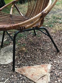 Image 4 of Petit fauteuil coquille en rotin années 50/60