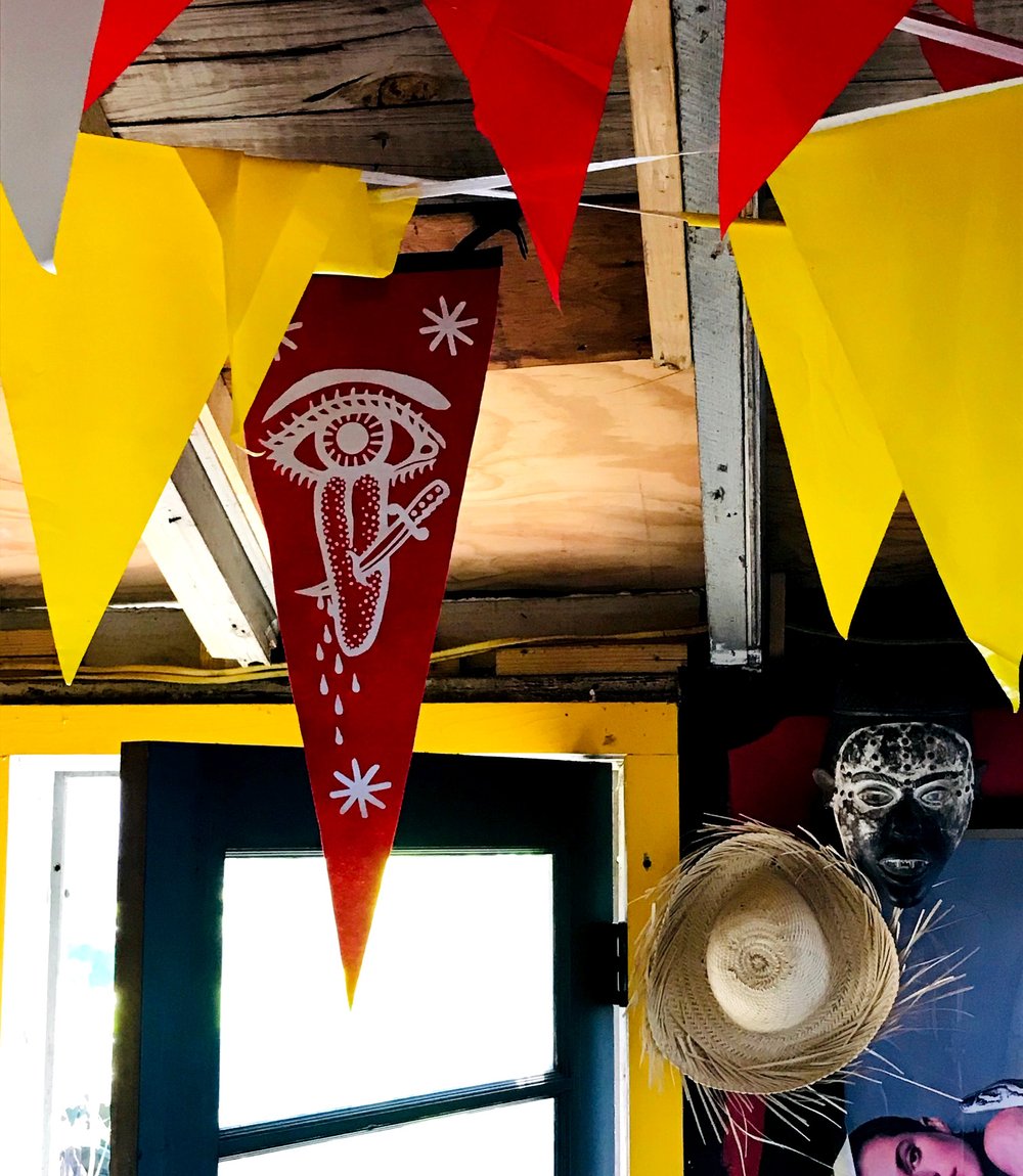 Ojo-Lengua Pennant Flag