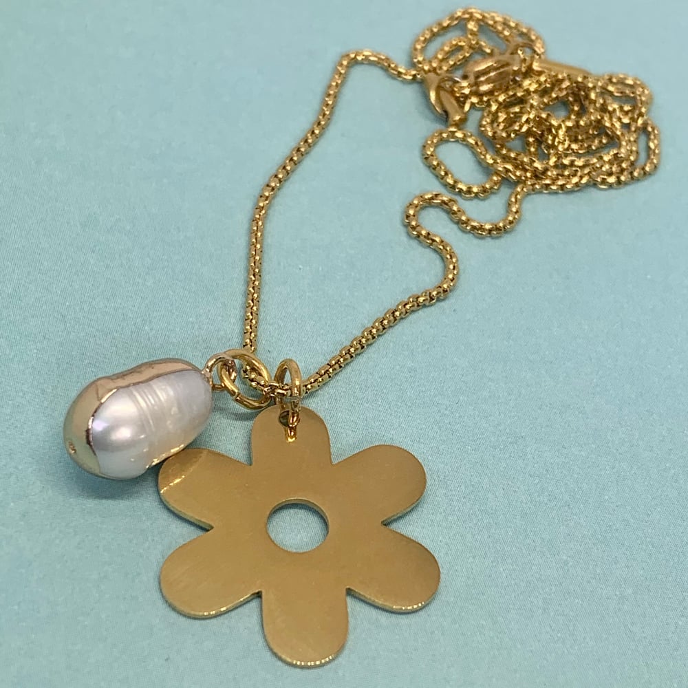 Image of Flower and pearl fine chain - gold