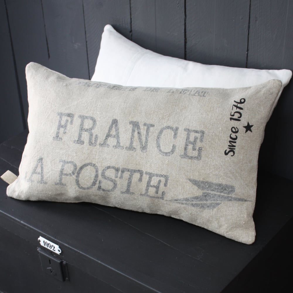 Image of Coussin rectangulaire La poste Since 1576.