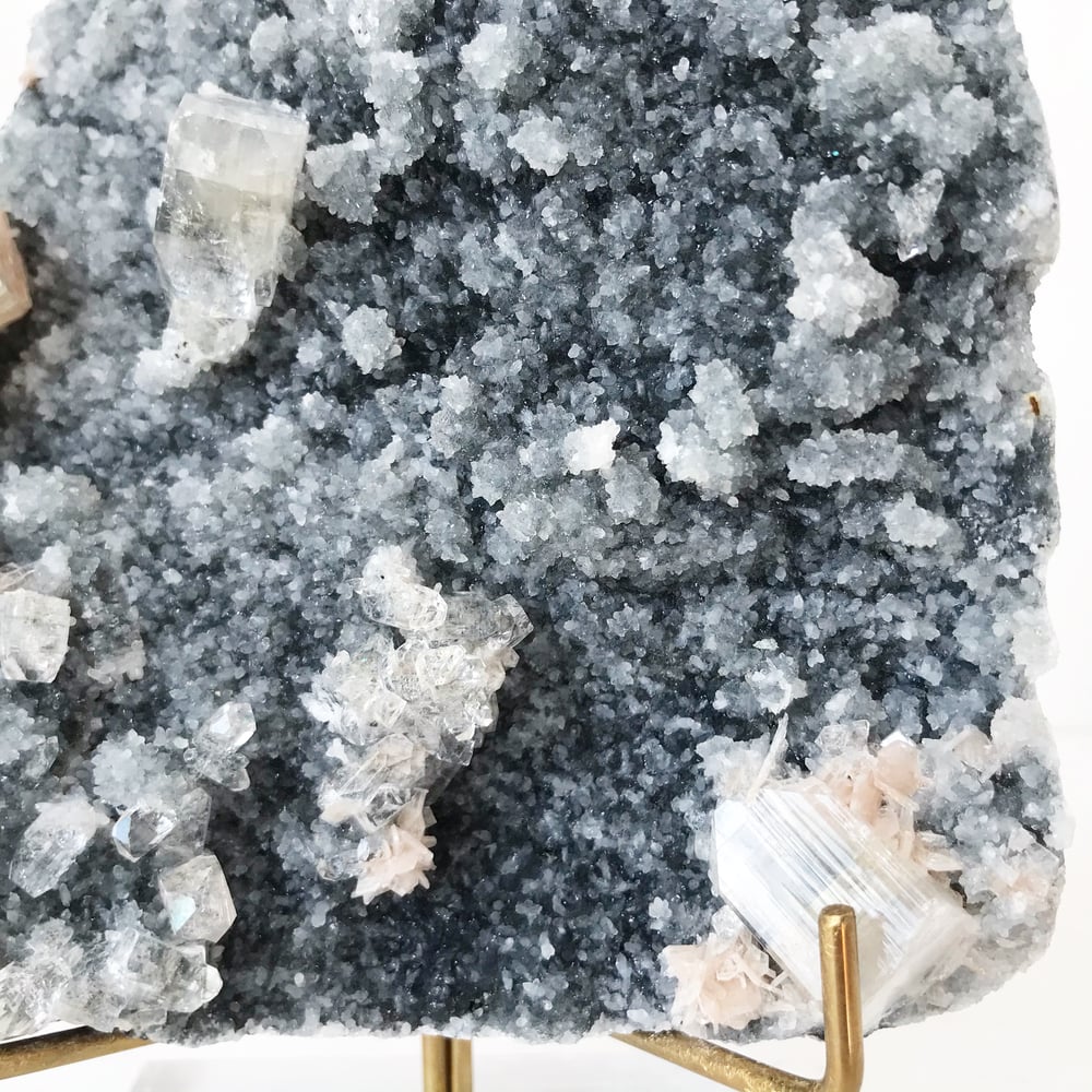 Image of Zeolite no.135 + Lucite and Brass Stand