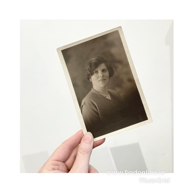 Antique photo portrait of a lady. 