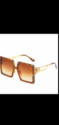 Image 1 of Throwing Leopard Shade