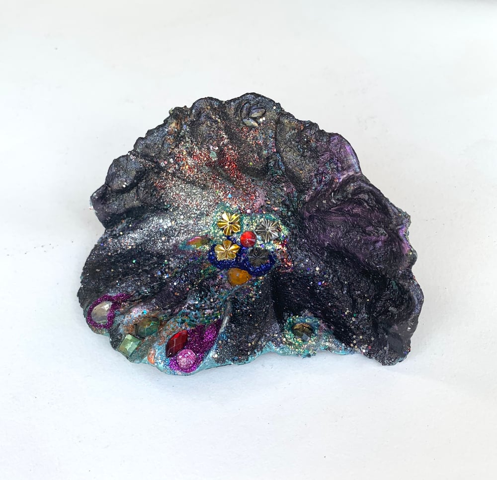 Image of Dark Shell Gems Inside