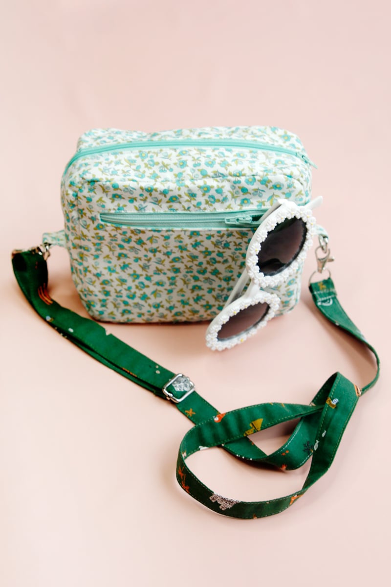 Image of the ESSENTIALS crossbody bag PDF