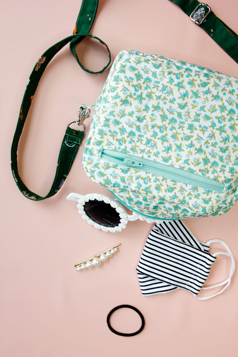 Image of the ESSENTIALS crossbody bag PDF