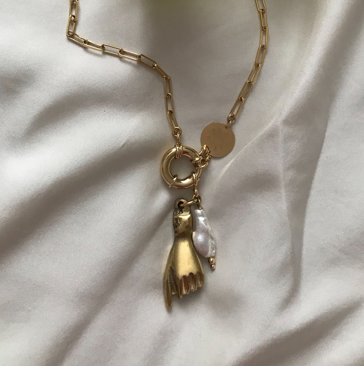 Image of PENDENTIF MAIN ET NACRE