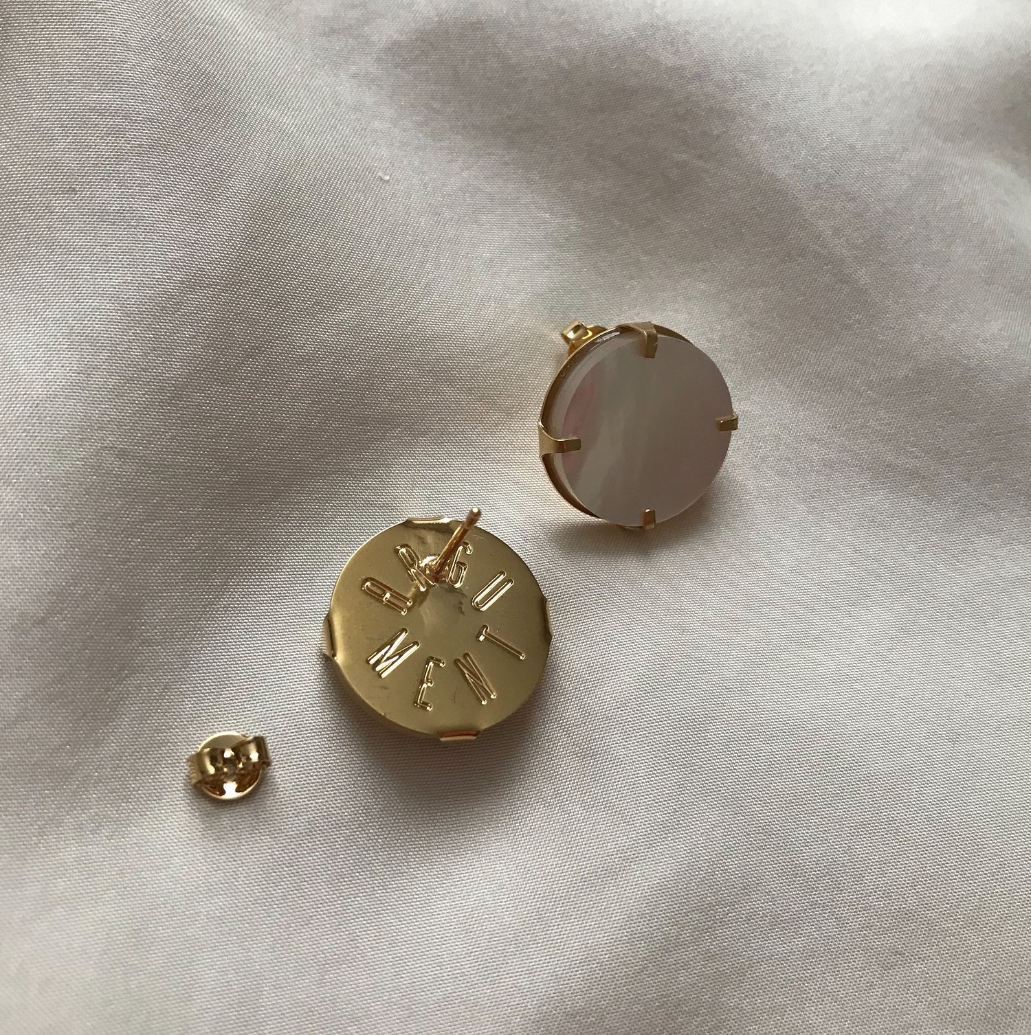 Image of Petites boucles d'oreilles Nacre